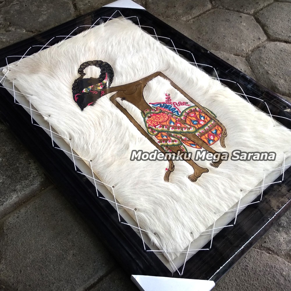 Lukisan Wayang Kulit Arjuna Janaka Kulit Kambing - 70x50 Cm