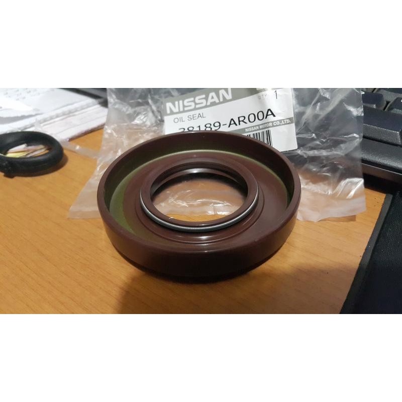 Navara Seal oil drive pinion nissan