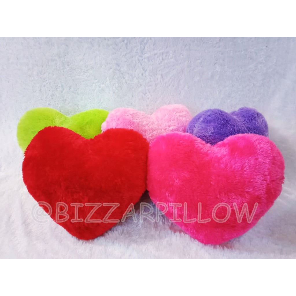 Bizzarpillow Bantal Sofa Bulu Rasfur Bentuk Love BZ218