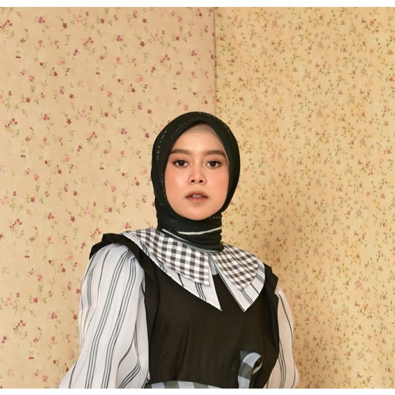 Sideline Label Scarf - Grace Series "Lesty" Black Signature (PELUNASAN)