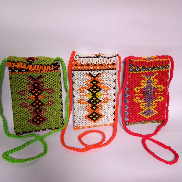 Tas manik tempat hp/handphone motif dayak khas banjar/kalimantan/ tas manik/oleh oleh khas banjar