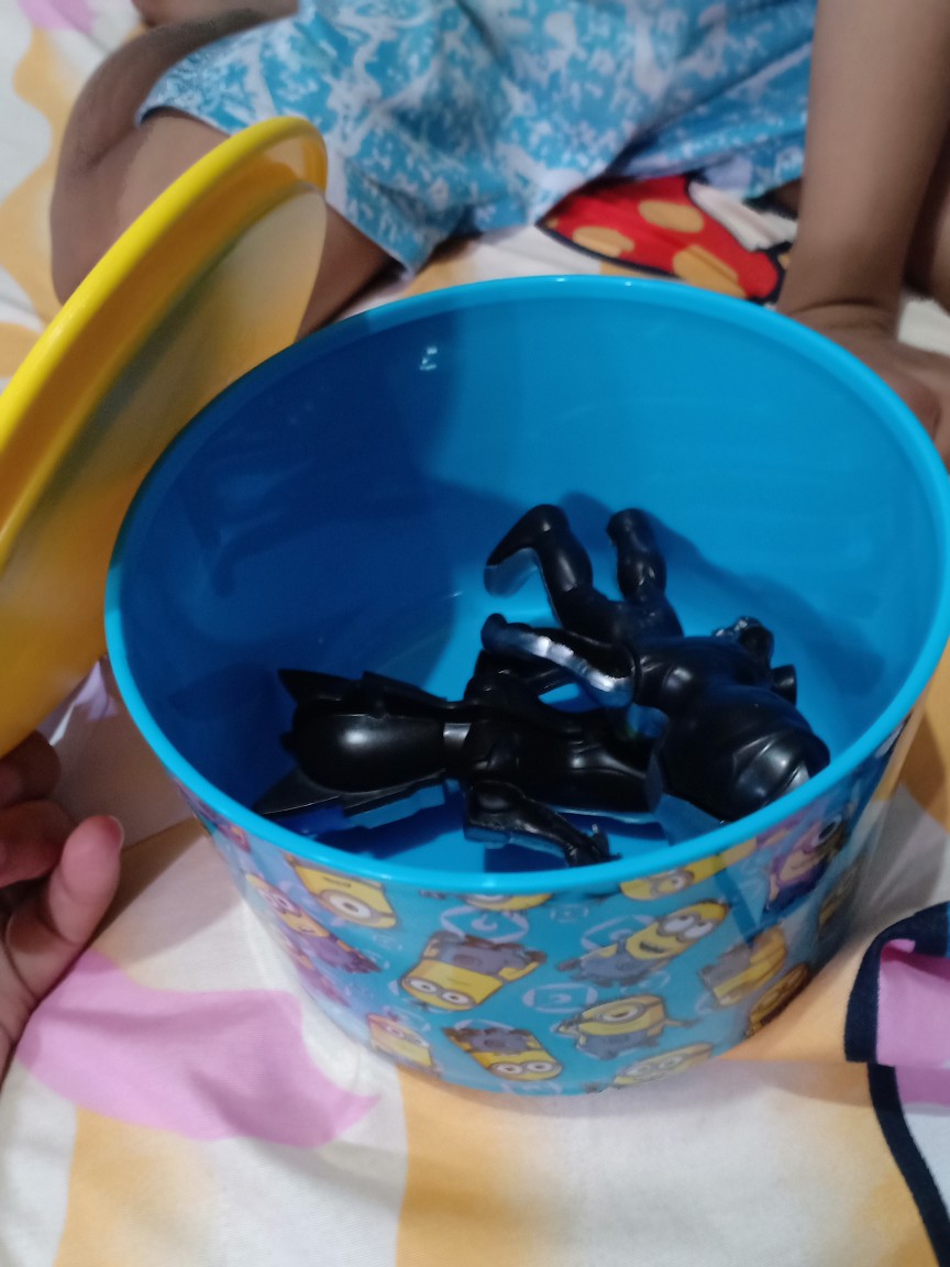 Minion Giggle Canister Satuan (1 Pcs) Toples Tupwr