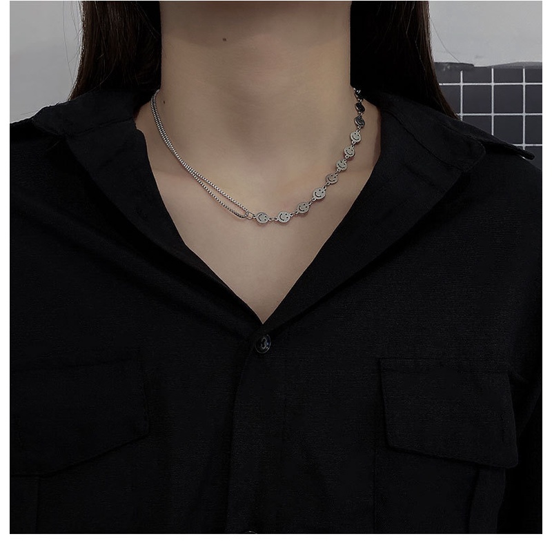 Kalung Rantai Bahan Titanium Steel Model Double layer Motif Smiley Face Gaya Hip hop Untuk Wanita