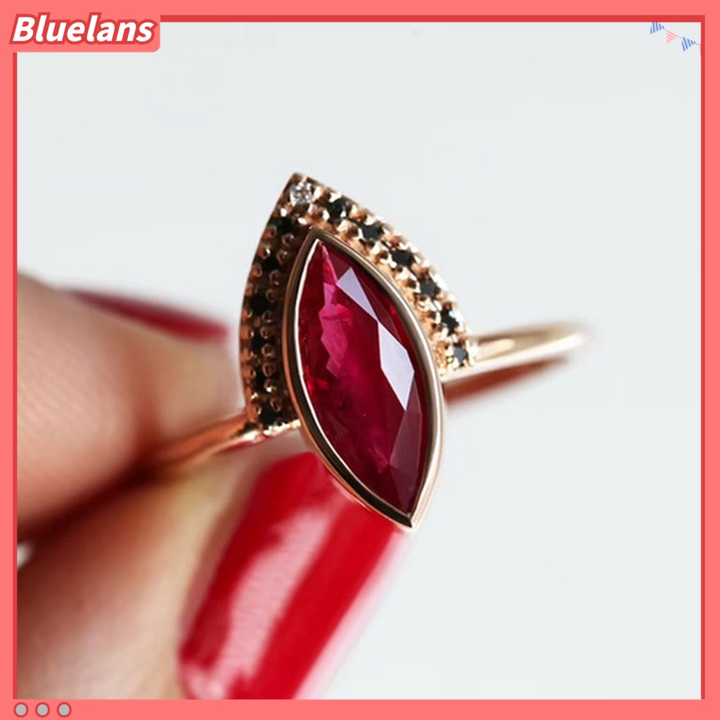 Bluelans 2 Pcs / Set Cincin Kristal Berlian Imitasi Prismatik Merah Bahan Alloy Gaya Retro Untuk Pasangan