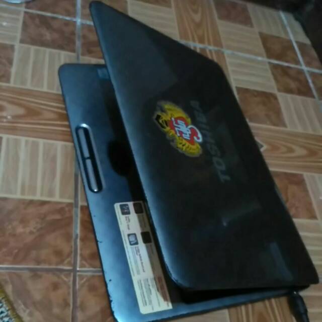 Laptop Toshiba Satellite L745