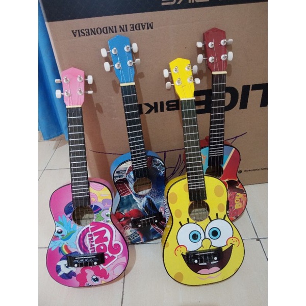 ukulele gambar spiderman/ukulele kado hadiah/gitar mini murah/kentrung senar 4 &amp; senar 3