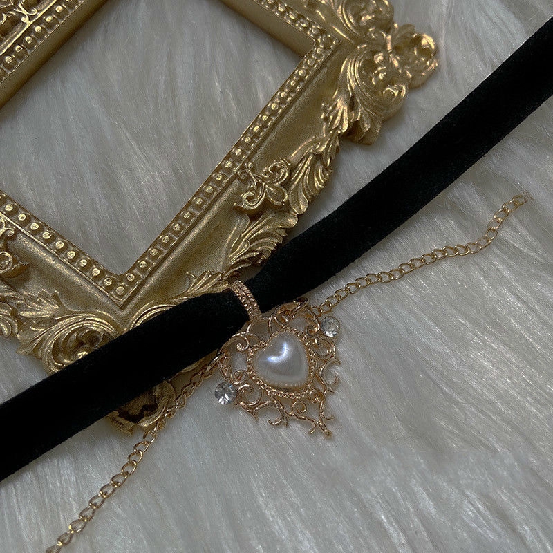 Kalung Choker Pendek Bahan Velvet Dengan Liontin Hati Peach Gaya Retro Untuk Wanita