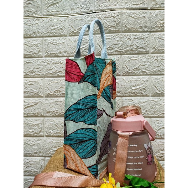 tas botol air minum 2 liter bahan motif lapis furing motif monstera tebal size 12*11*32 cm