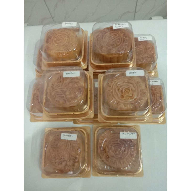 

Moon Cake telor 1 (kc hitam)