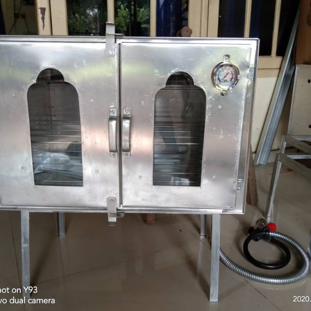 Oven gas 4 loyang 2 api atas dan bawah