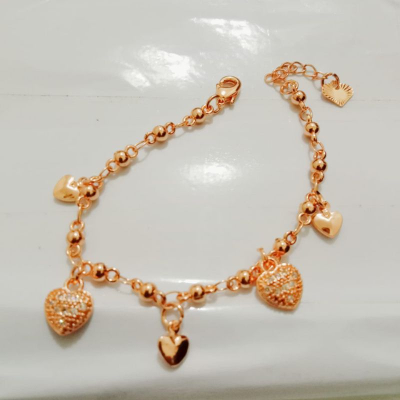 gelang wanita dewasa motif love ,gelang titanium asli anti luntur anti karat,gelang Perhiasan mirip mas asli, perhiasan berlapis emas 24 k