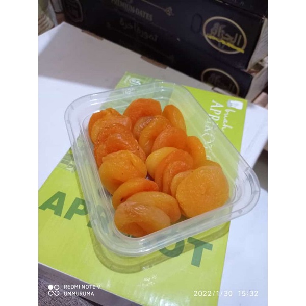 

aprikot / buah aprikot