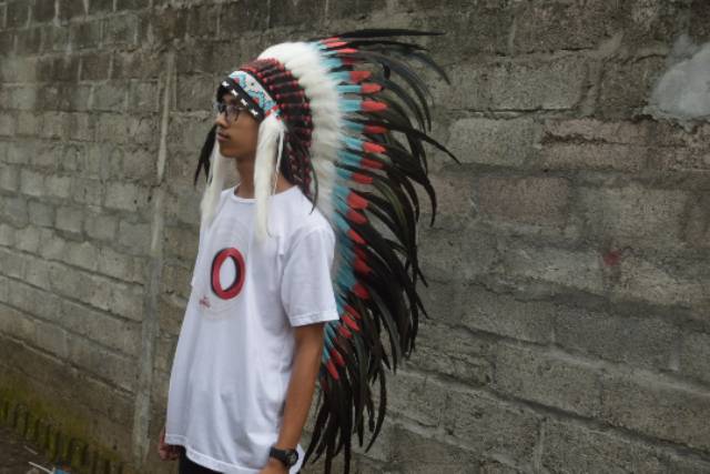 TOPI INDIAN-INDIAN HEADDRESS DOUBLE FEATHER MEDIUM AYAM MONTE  BELANDA