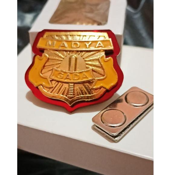 V3T7 pin gada madya akrilik V0V