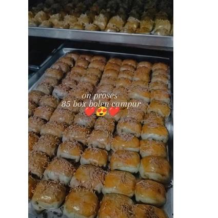 

☘ bolen pisang coklat dan keju bandung HOT SALE