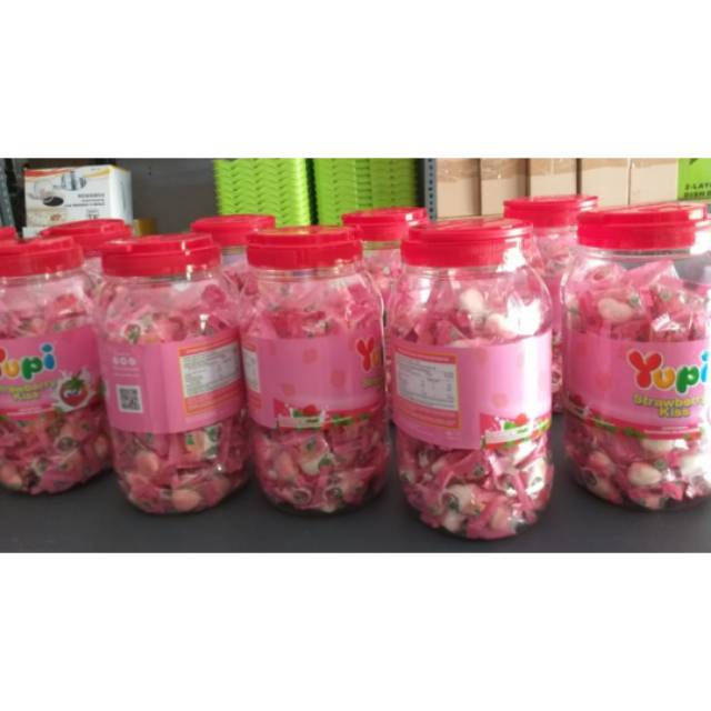 

Yupi toples love strawberry