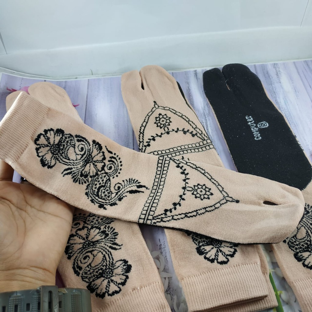 Kaos Kaki Jempol Pendek lembut  Muslimah Cantik Syari Tokopelanginicer - KAUS kAKI COKLAT MOTIF HENA