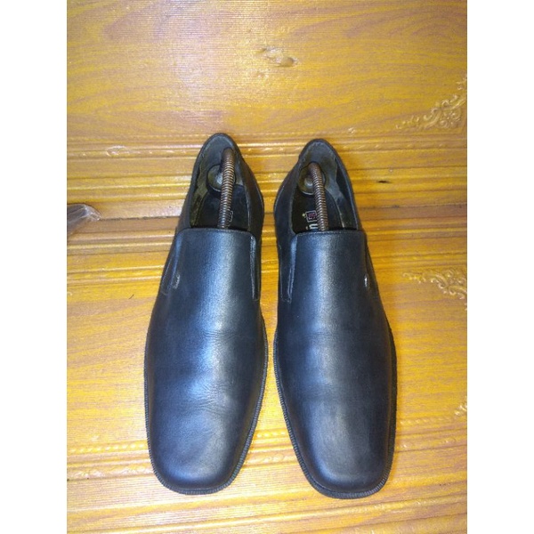 Sepatu Pantofel Formal Mens leather Ugama Second,41