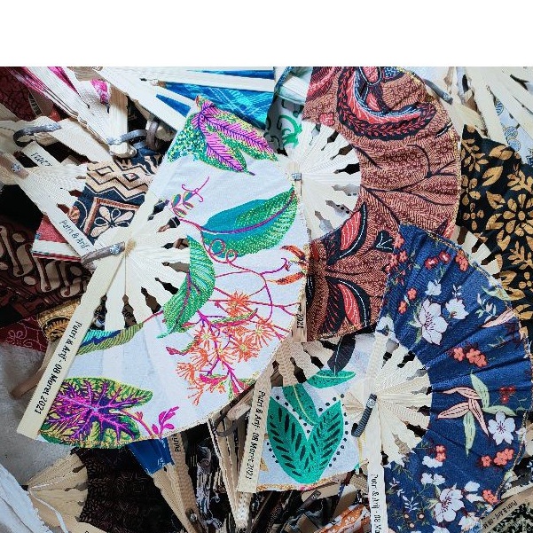 souvenir pernikahan kipas batik gratis sablon nama
