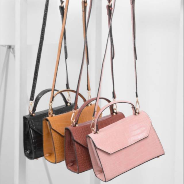 

Mola bag local. Id brick black