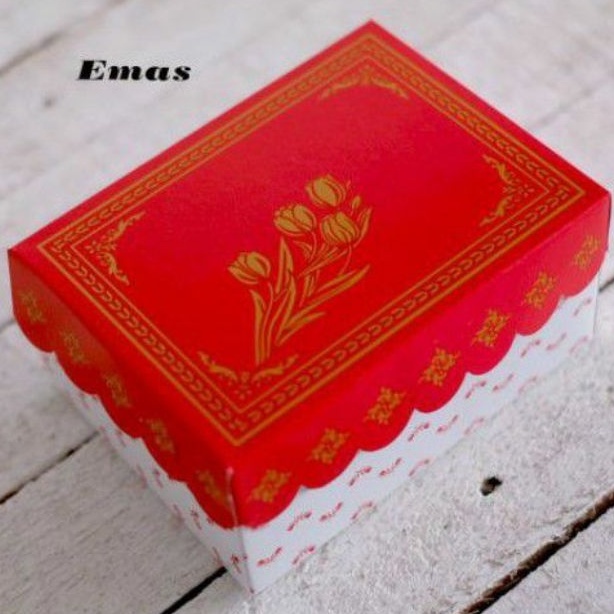 

Box snack/Dus kue /Kotak nasi/Kotak makan tipe mawar emas