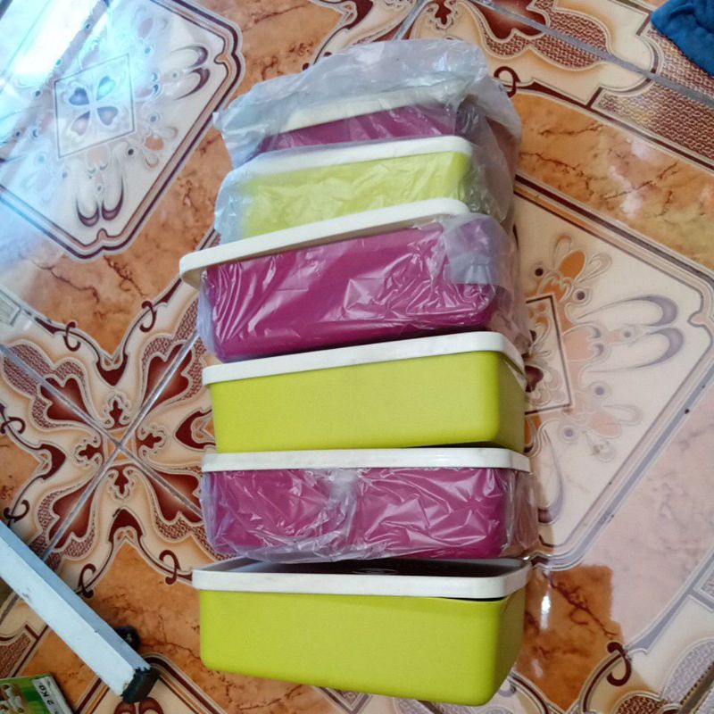 Kotak Makan Tupperware