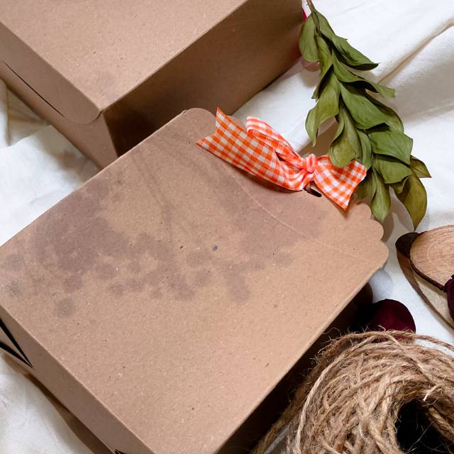

Box Kado Hadiah Souvenir Ulang Tahun, Pernikahan, Tunangan dan lain lain