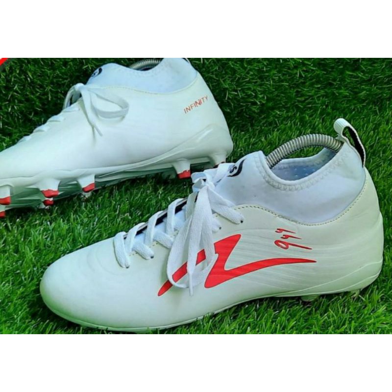 DESKRIPSI PRODUK :NAMA PRODUK : SEPATU SEPAK BOLA PRIA SPECS INFINITY SINTETIS