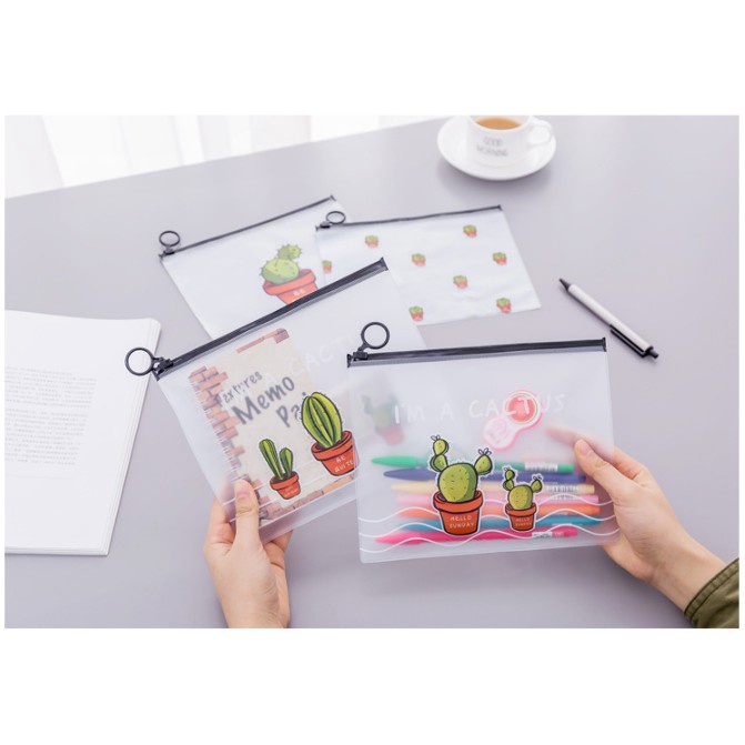 

TKB Tempat Pensil transparan gambar kaktus / tas kosmetik / pouch kosmetik