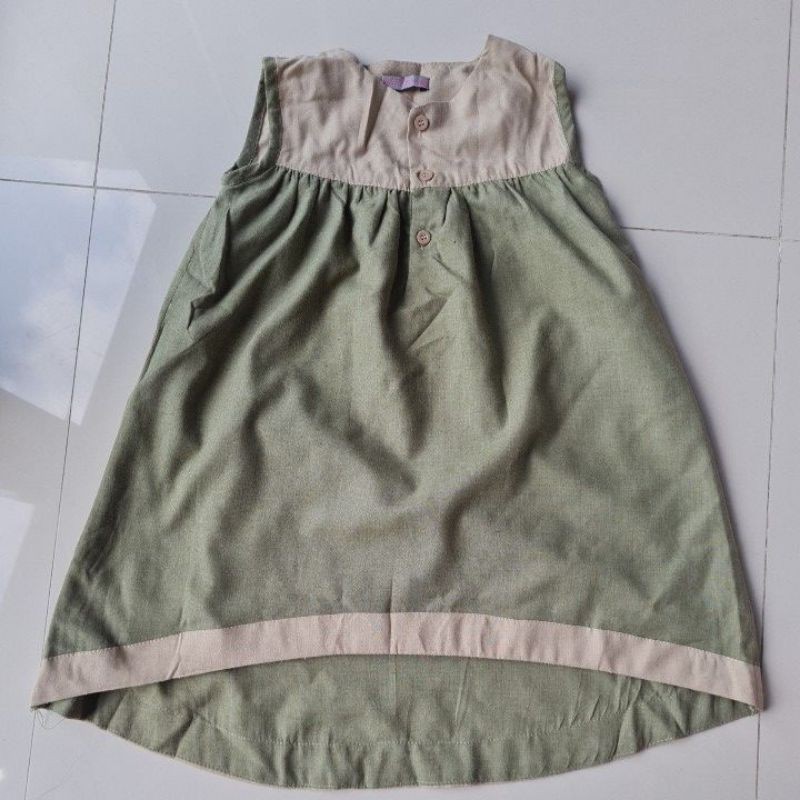 Dress anak perempuan merk SWEETIEBELLE hijau army size 4 preloved