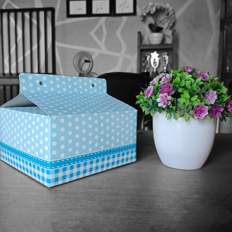 

BOX SOUVENIR POLKADOT BIRU, BOX KADO UKURAN 8X15X15