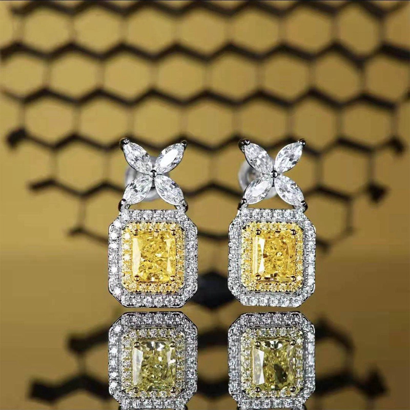 Anting Tusuk Sterling Silver 925 Bentuk Kotak Hias Berlian Imitasi Warna Kuning Untuk Wanita