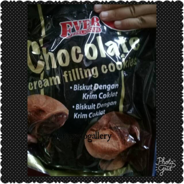 

Chocolate cookies / kue kering coklat / kue kering cream filling coklat 400 gram
