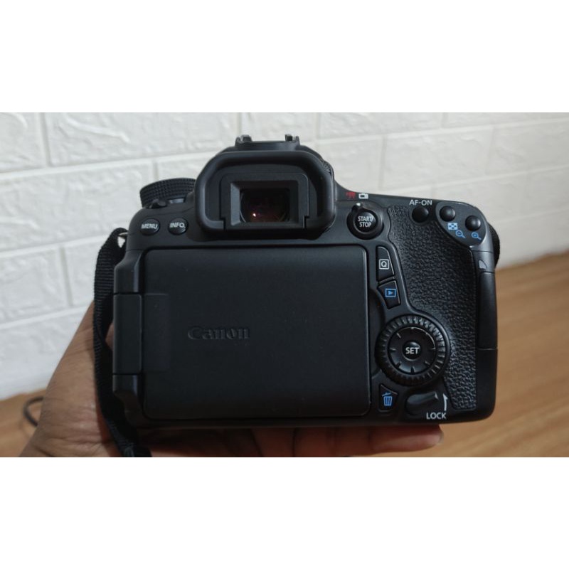 Canon 70D Lensa kit + Fix 50mm STM Like New