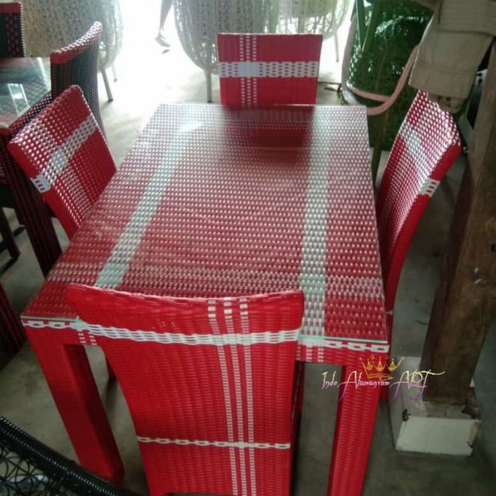 Meja Dapur / Meja Makan Unik Minimalis Kursi 4 Rotan Sintetis