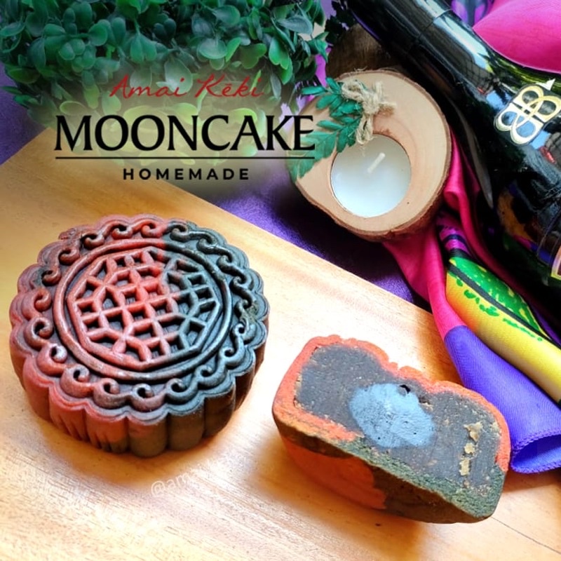 

Mooncake Baileys Lotus (cream cheese/choco lava)