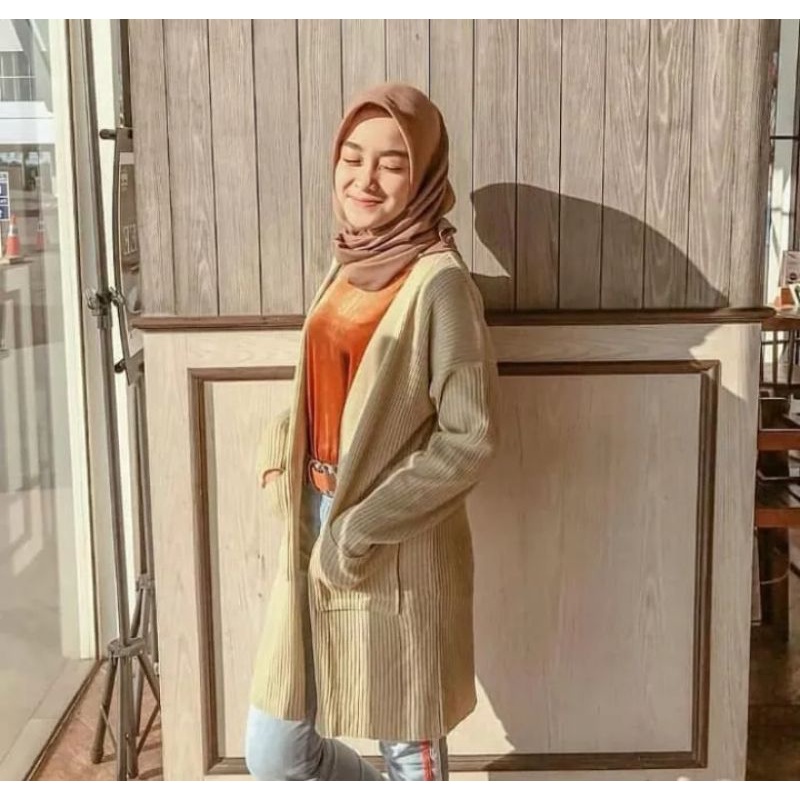 Long cardy Belle oversize - cardigan rajut panjang - cardigan rajut Belle - rajut Belle termurah - rajut Belle tebal - long cardy premium - cardigan oversize - cardigan rajut oversize terbaru - Belle cardy tebal - sweatar rajut oversize - rajut murah-Cream