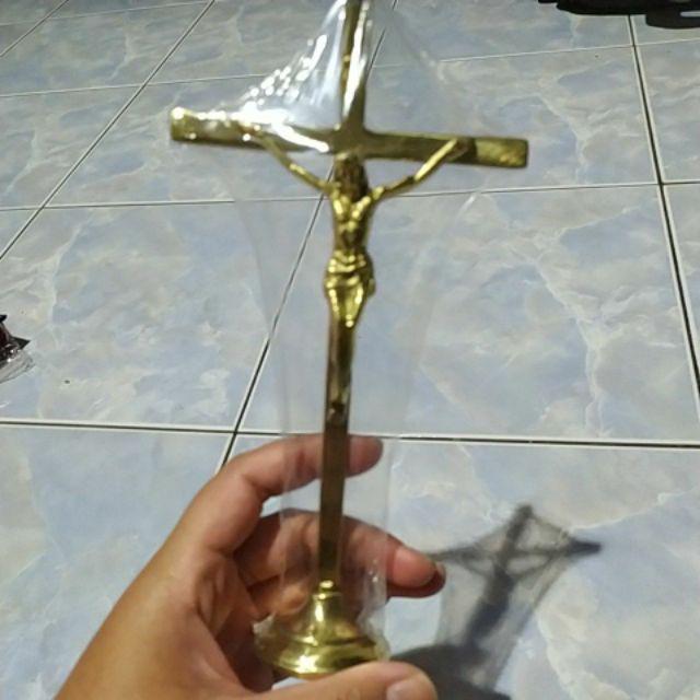 Hiasan Salib Duduk / Meja Courpus Yesus Inri Logam Kuningan 19 Cm