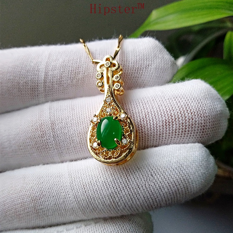 Elegant Emerald Gem Pendant Vintage Gold Clavicle Chain