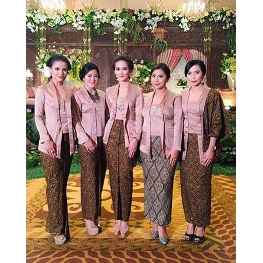 Kebaya Kutubaru Bludru Warna Rose Gold