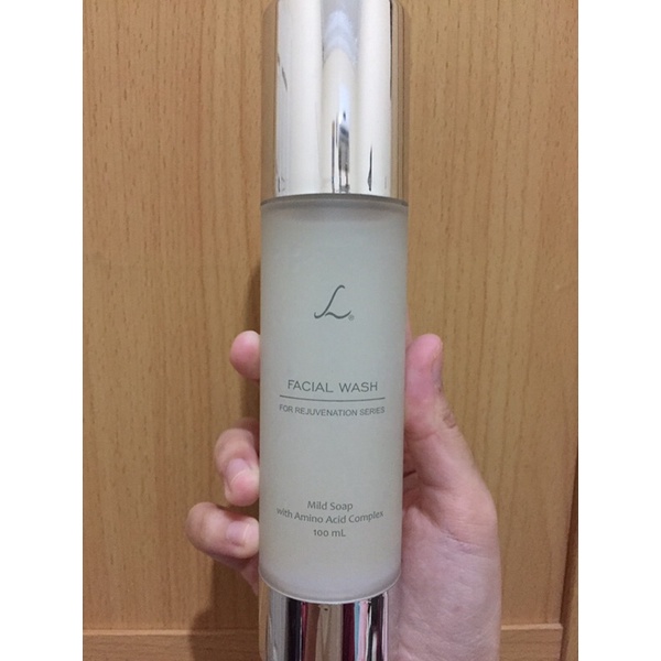 [Preloved] Larissa aesthetic center rejuvenation silver series sepaket facial wash, day cream, night