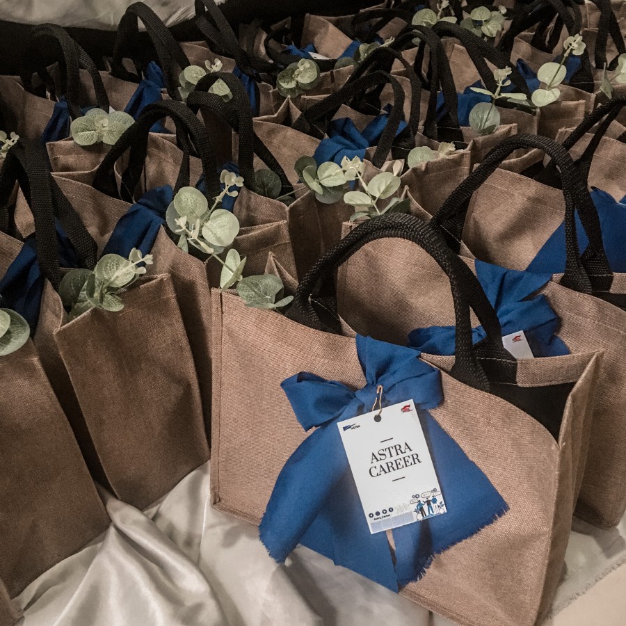 

Custom Hampers Covid Kit