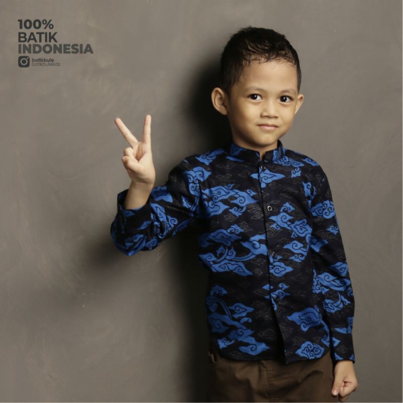 Kemeja Batik Anak Slimfit motif Mega Mendung warna Biru