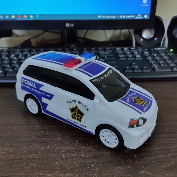 Mainan Mobil Polisi Avanza - Mainan Diecast