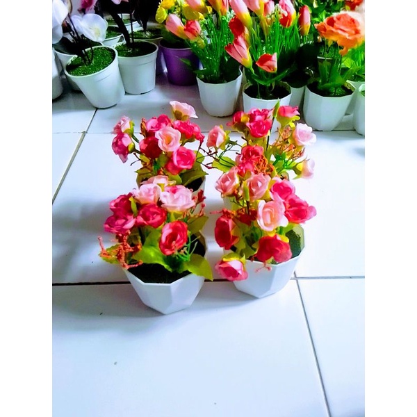 BUNGA HIAS DAISY PLASTIK ARTIFICIAL/BUNGA HIAS PLASTIK PLUS POTNYA