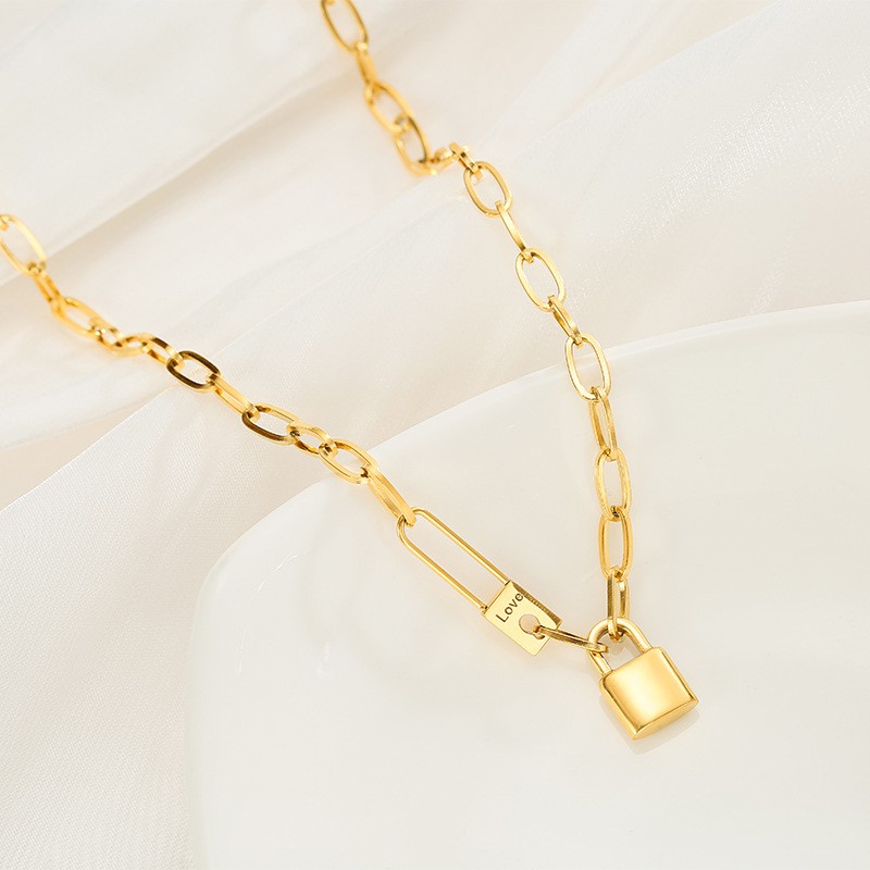 Kalung tebal gembok love Titanium Korea Style Wanita Anti Karat