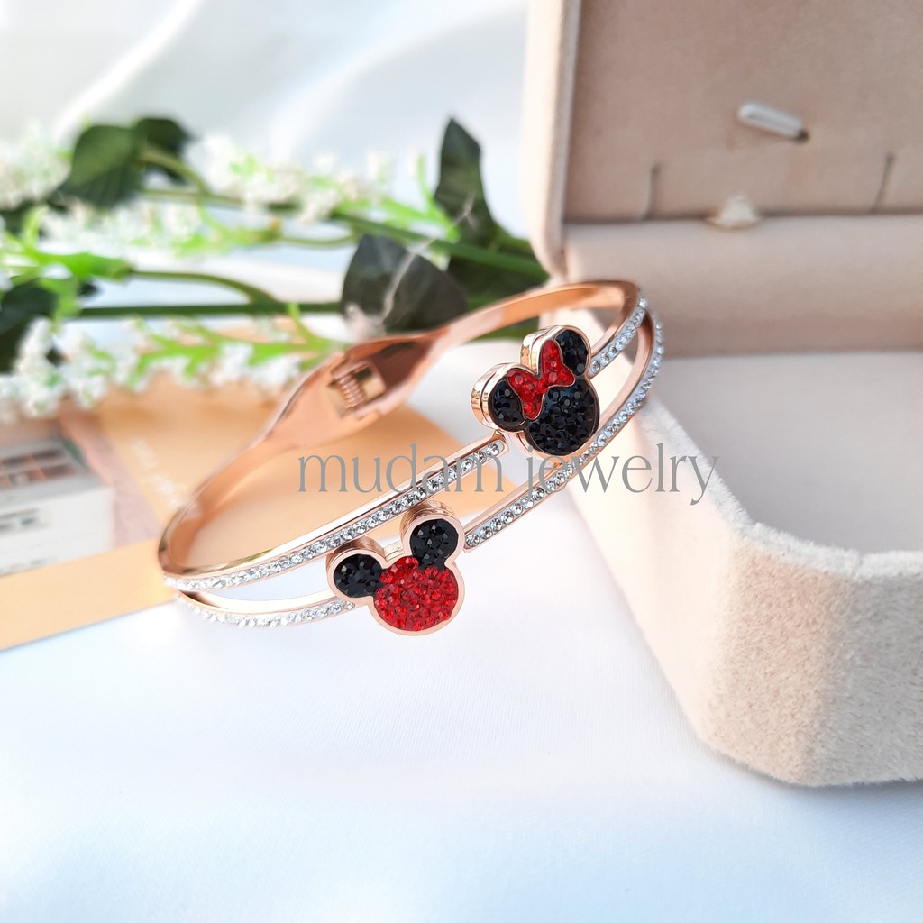 Gelang Bangle Titanium Minnie dan Mickey Merah Dengan Taburan Kristal Artifisial
