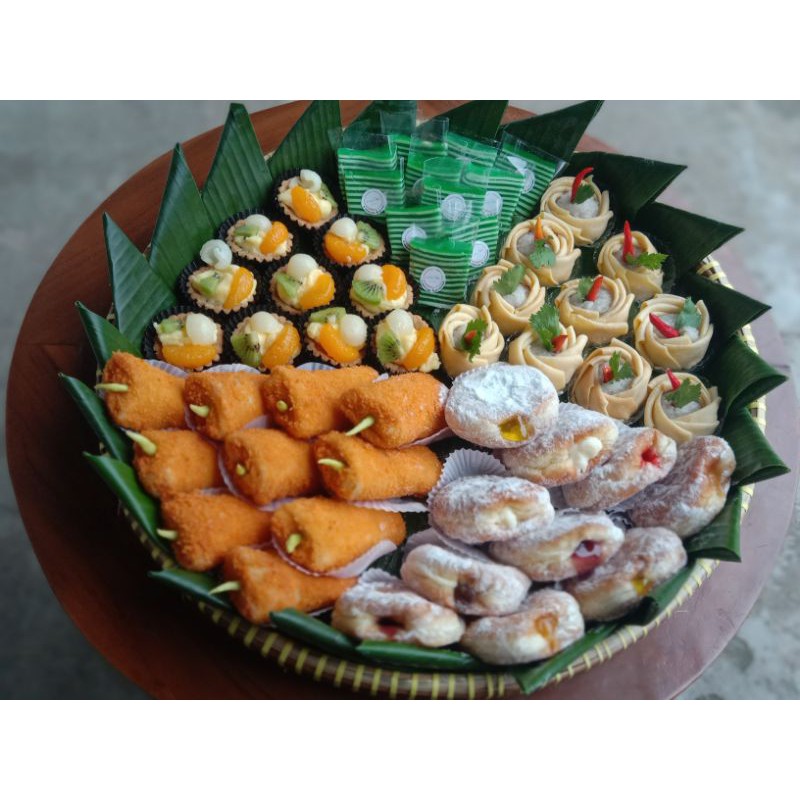 

Cemilan Teteh Kue Tampah Daun Pisang Isi 50