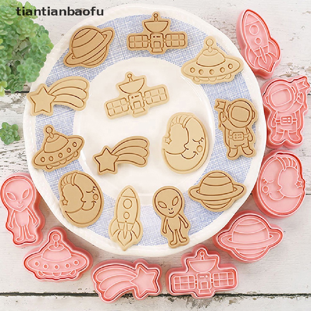 8pcs / set Cetakan Pemotong Biskuit / Cookies / Fondant Bentuk Kartun Astronot Luar Angkasa 3D DIY