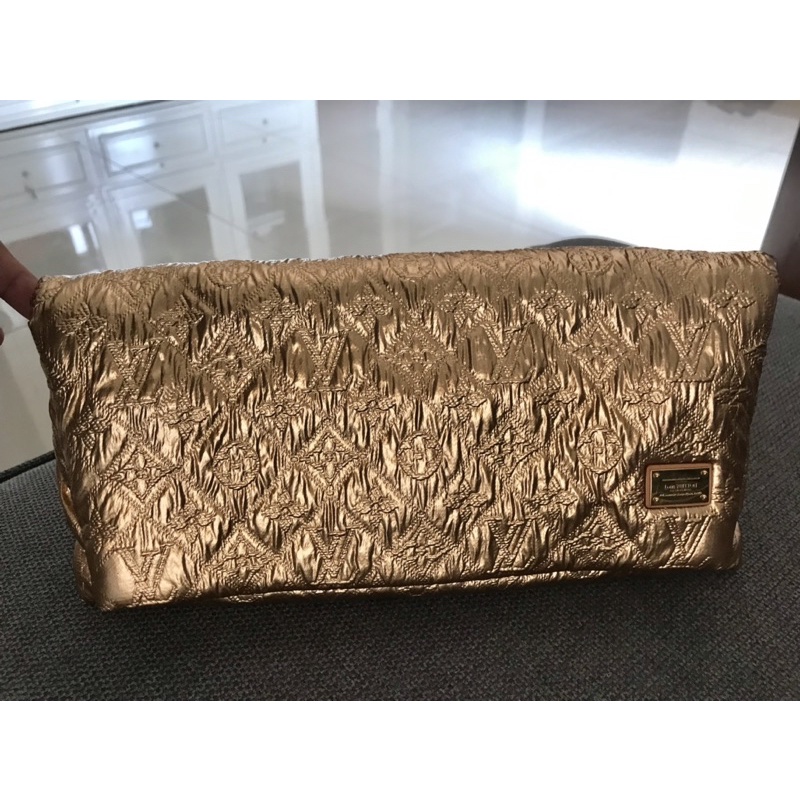 Preloved clutch LV Gold